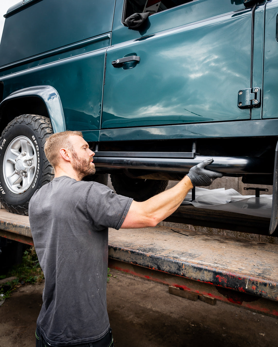 Defender 90 Stainless Steel Side Steps - Satin Black